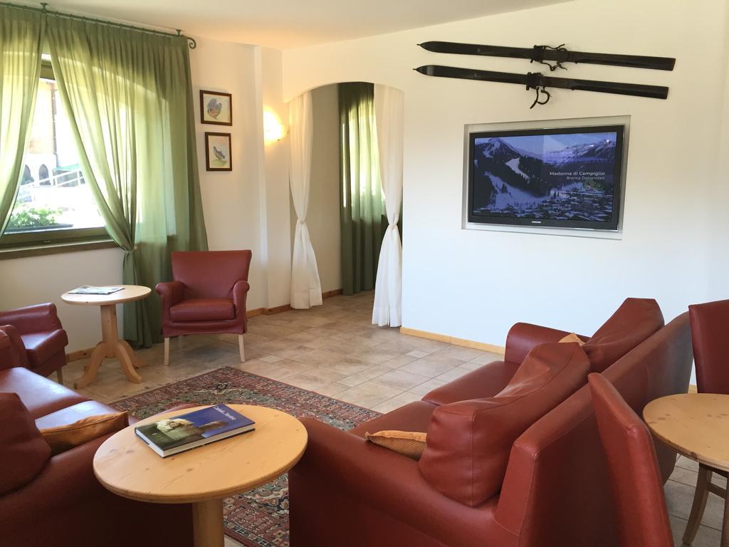 Rta Torre Del Brenta Aparthotel มาดอนนาดีกัมปิโญ ภายนอก รูปภาพ