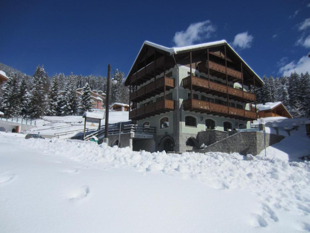 Rta Torre Del Brenta Aparthotel มาดอนนาดีกัมปิโญ ภายนอก รูปภาพ