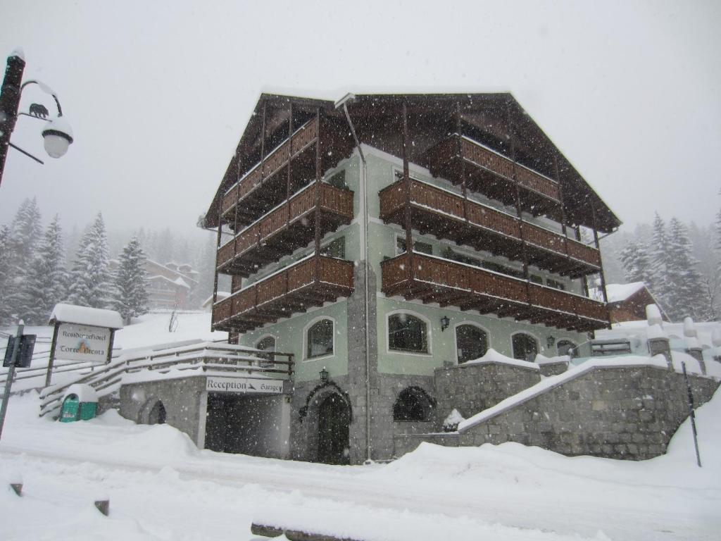 Rta Torre Del Brenta Aparthotel มาดอนนาดีกัมปิโญ ภายนอก รูปภาพ